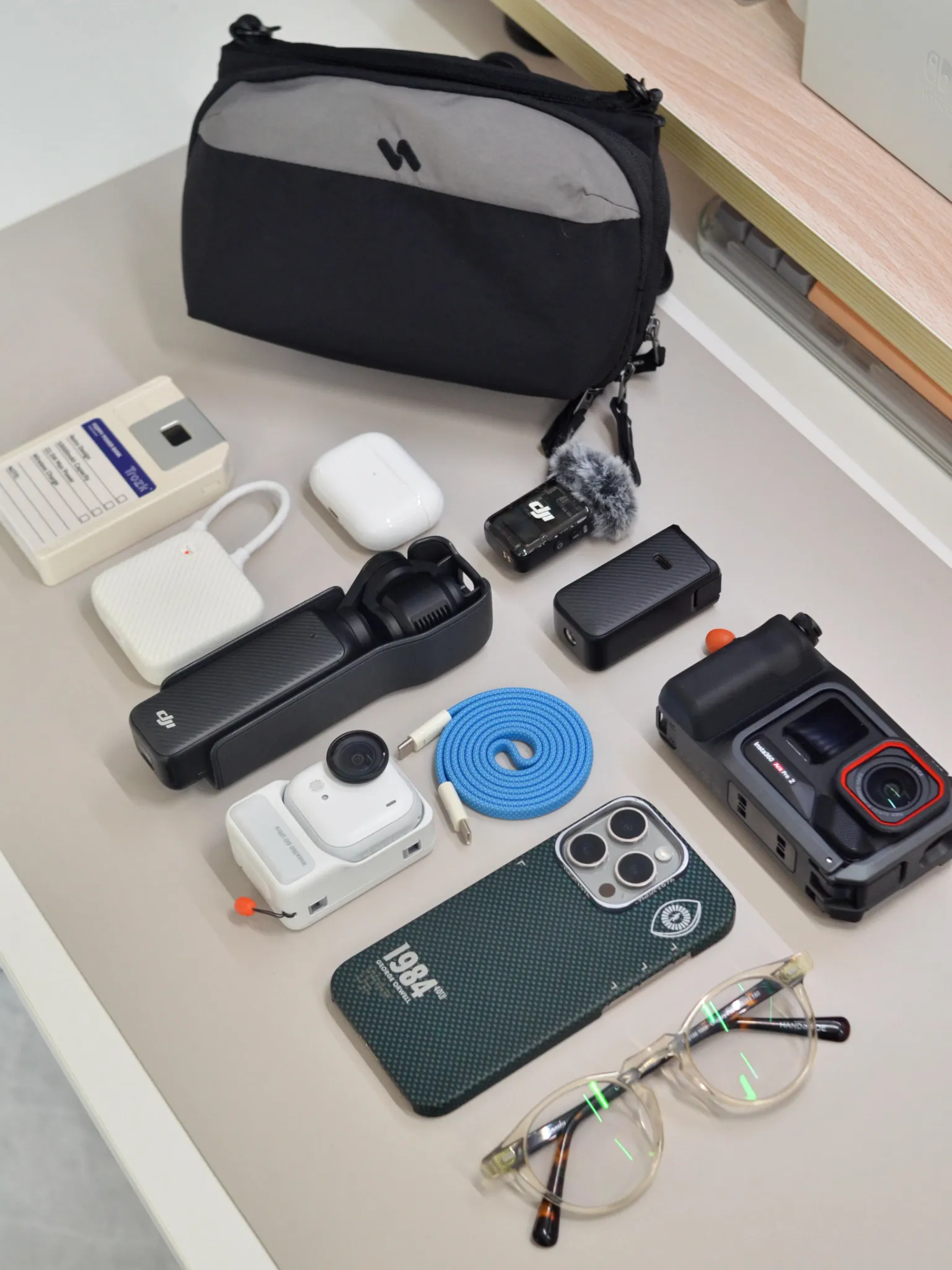 Inateck-electronic-accessories-organizer-abm33-03